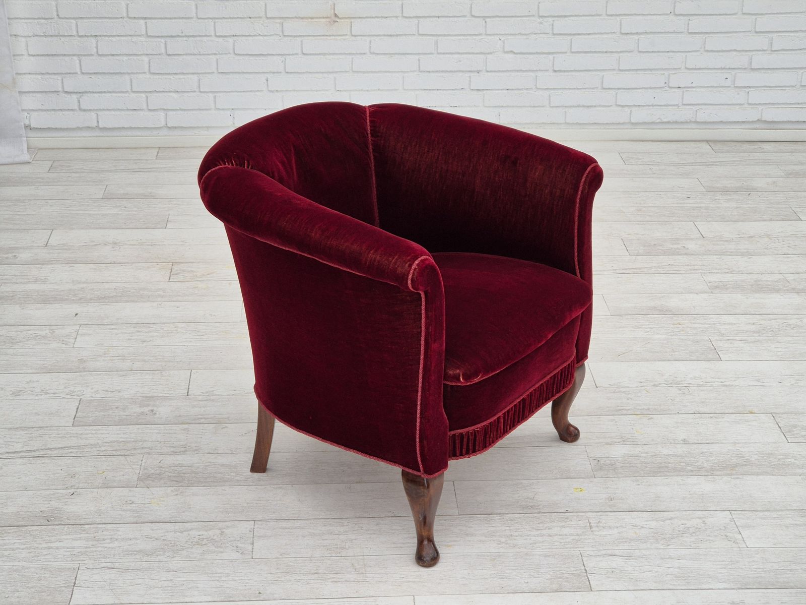 Jaren 1960, Deense Loungestoel, Meubelvelours, Goede Staat, Beukenhouten Poten. photo for sale