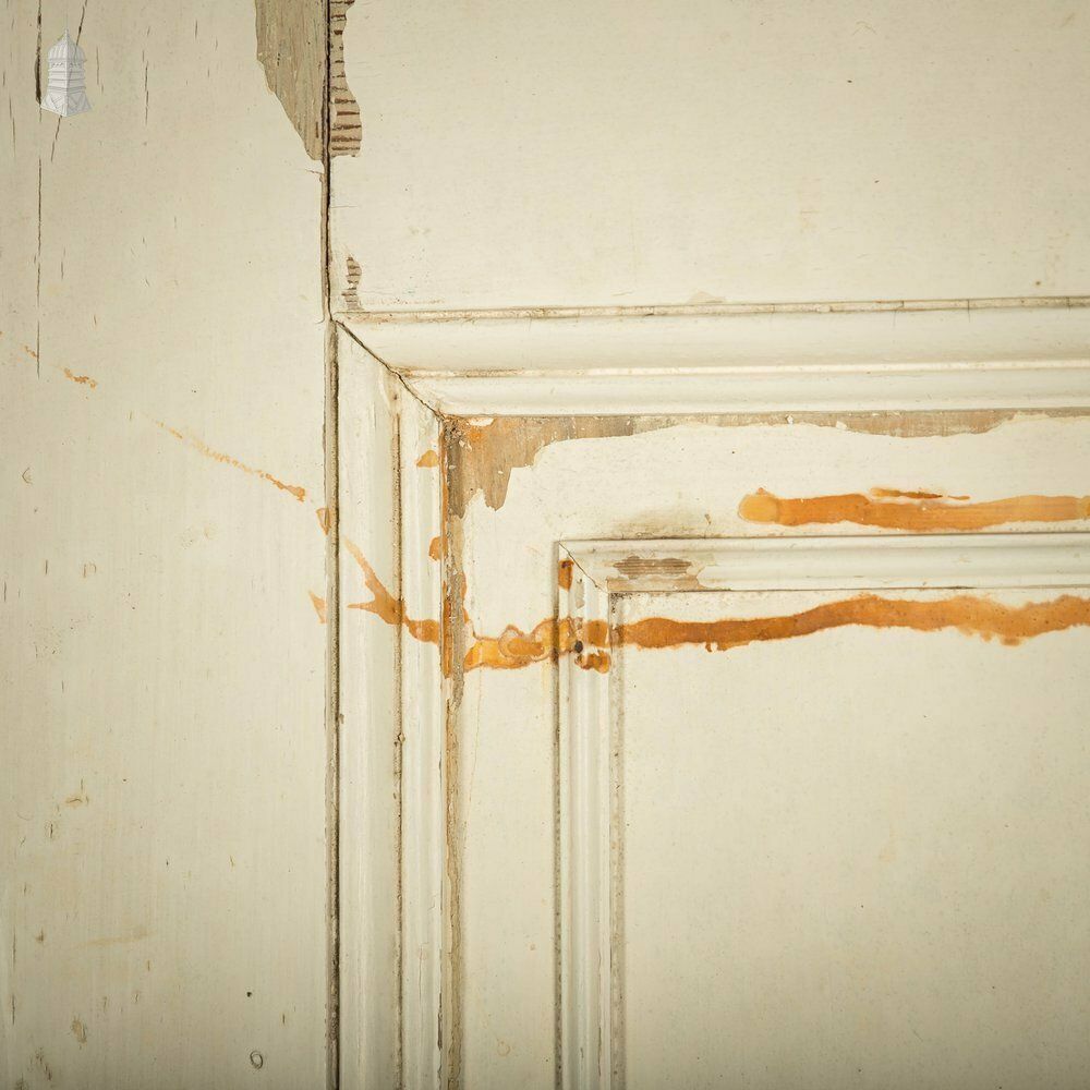 photo vintage Pine Paneled Door, 6 Moulded Panel White Painted Missing Moulding