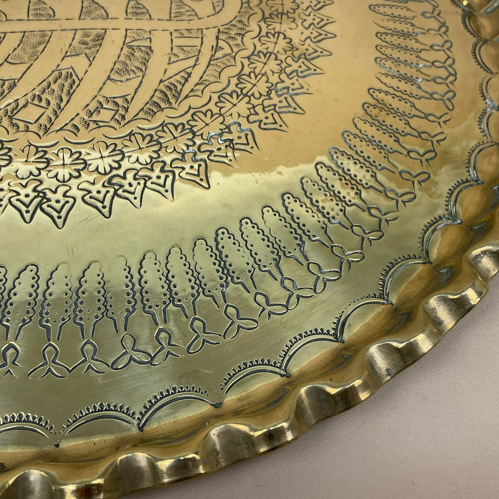 photo furniture Antique Metal Gold Indian Patterned Brass Tray 37cm Plate Asian Handmade Etched Intricate Vintage Decorative Patterned Wall Art Round