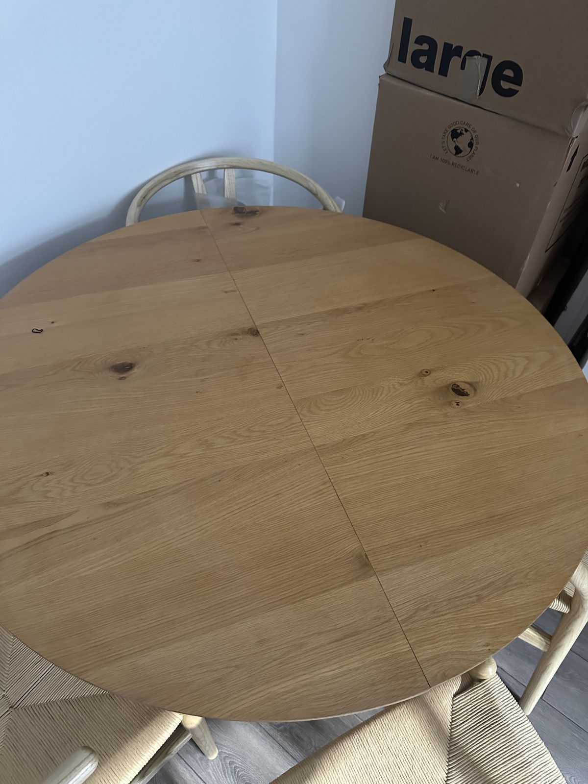 Maru Round 4 6 Seater Extending Oak Pedestal Dining Table, Oak photo Furniture