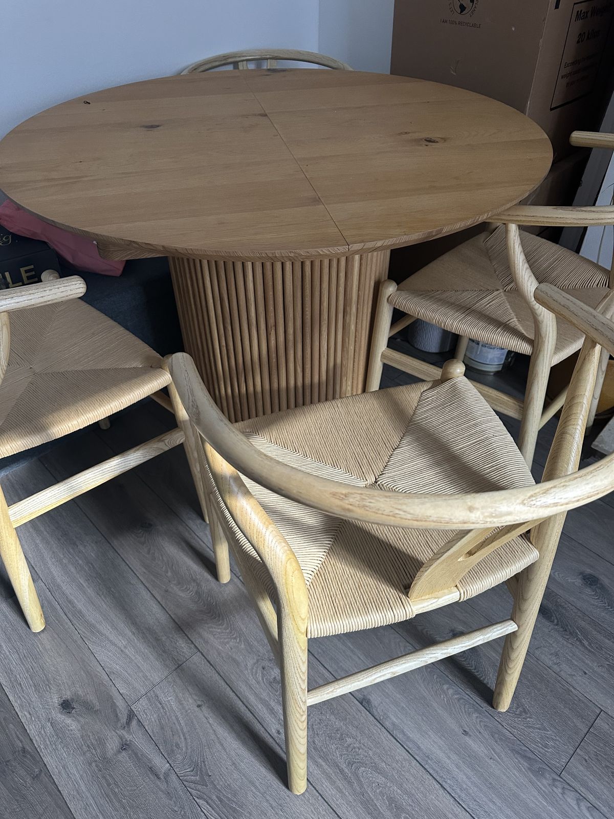 Maru Round 4 6 Seater Extending Oak Pedestal Dining Table, Oak photo 500.0