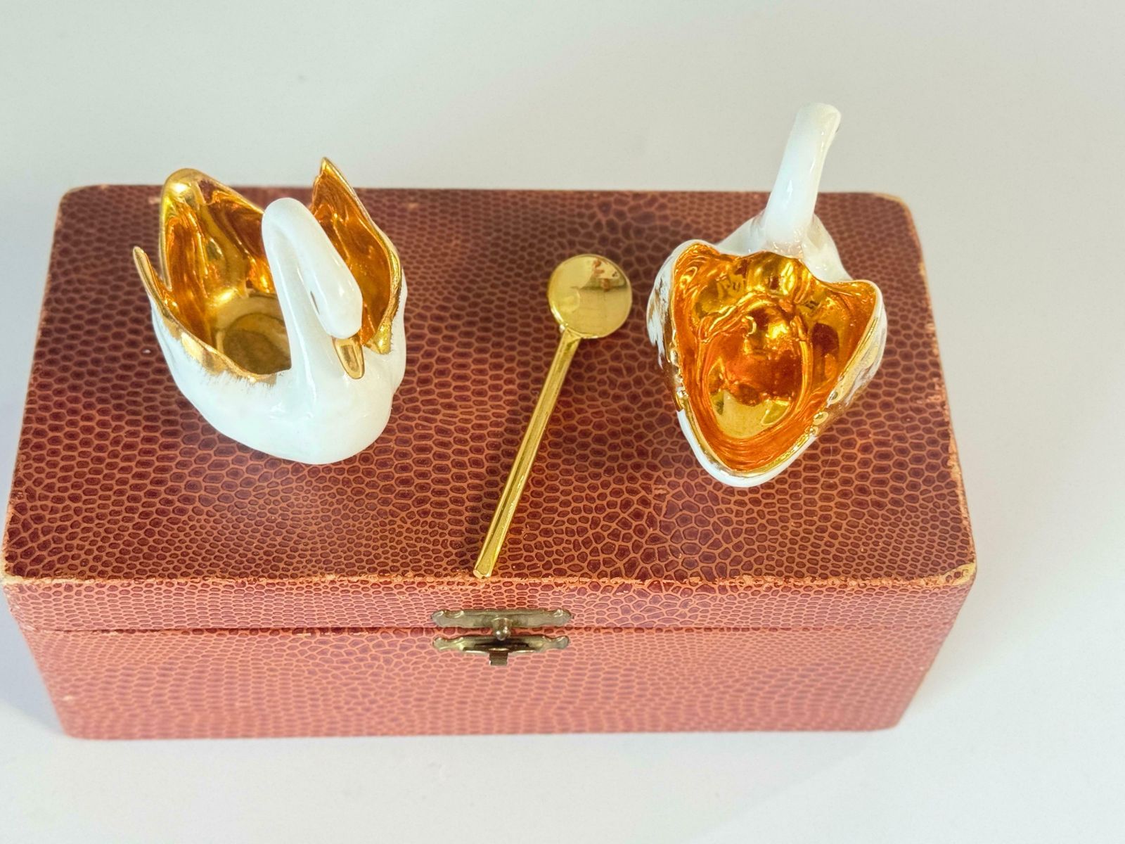 Salt And Pepper Shaker Ceramic By Limoges France White Gold Color 20th Century photo 284.0