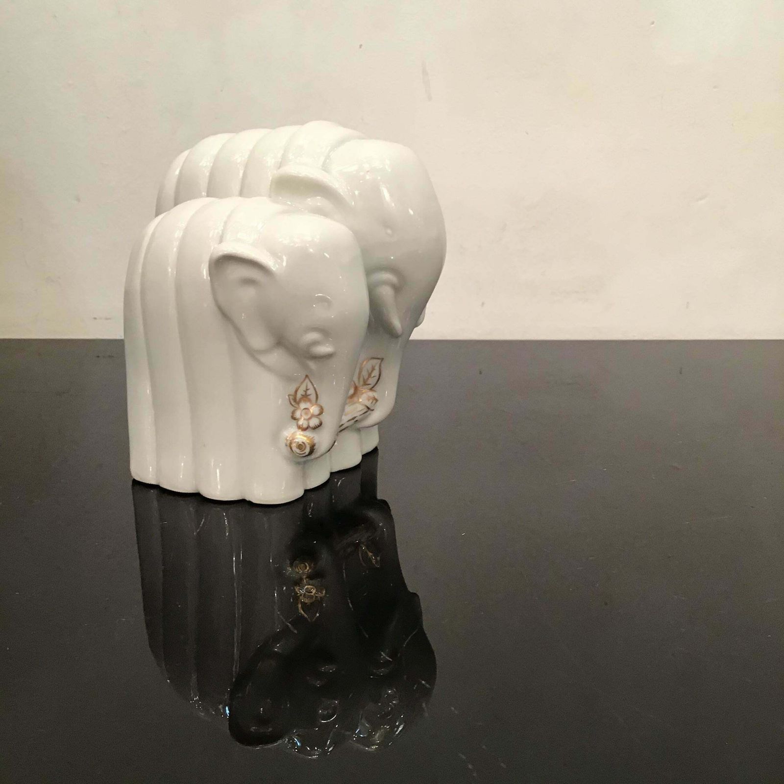 Gio’ Ponti “ Elephant “ Porcelain Gold 1927 Italy photo vinterior