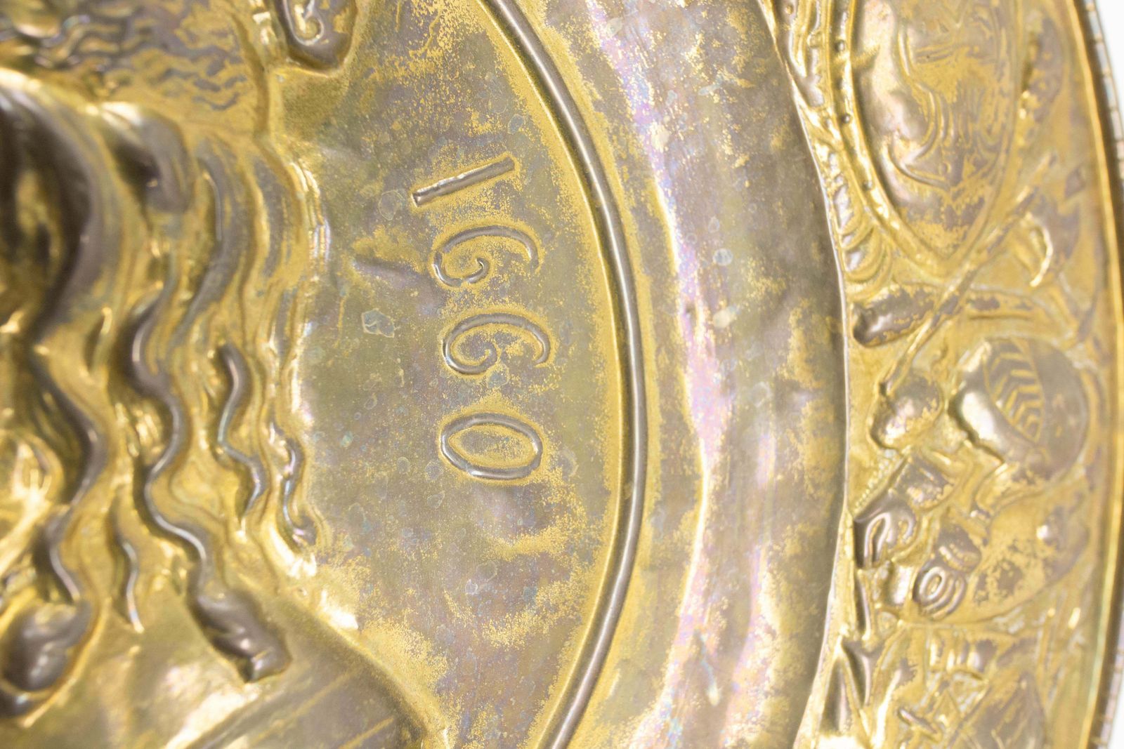 French Golden Copper Tray Profile Of The Wife Of Louis 14, 19th Mid Century photo vintage
