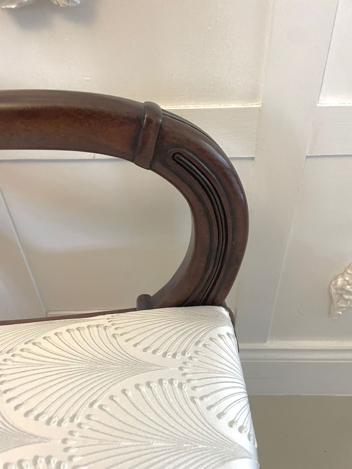 photo furniture Antique 19th Century Quality Mahogany Desk Chair