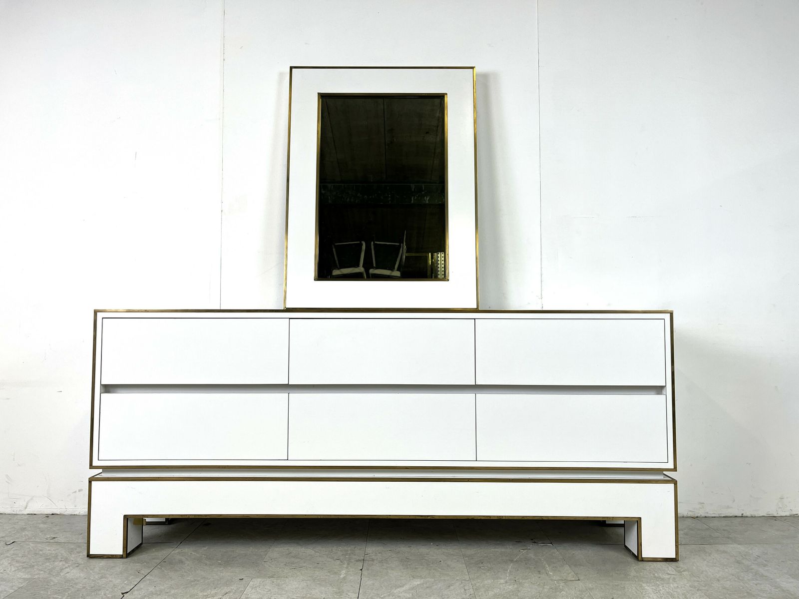 White Lacquered Credenza By Alain Delon With Mirror, 1970s