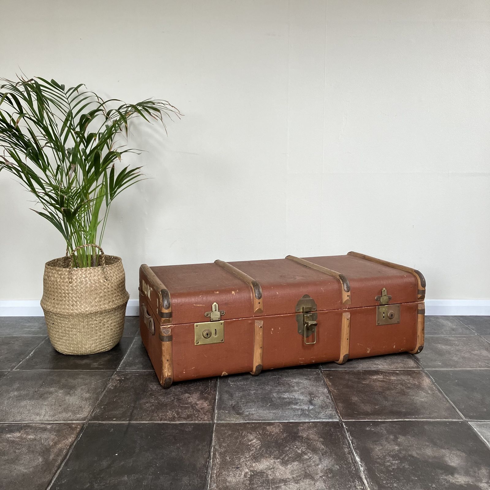 Antique Bentwood Steamer Travel Trunk / Travel Shop Display / Theatre Props / Luggage photo vinterior