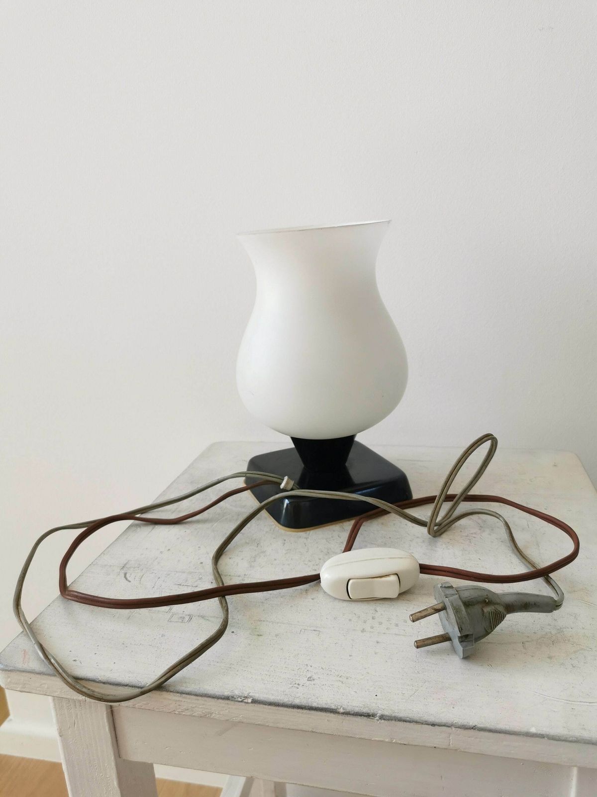 Mid Century Table Lamp Retro Bedside Glass Lamp From The 1960 Made In Yugoslavia White Opaline photo vinterior
