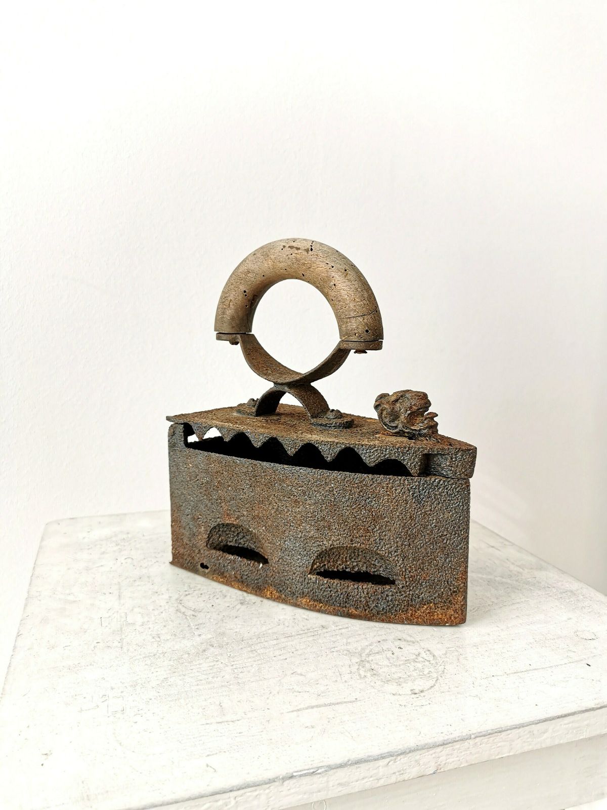 Vintage Cast Iron With Wooden Handle / 1945 Yugoslavia/ Antique Iron Smoothing With Hot Coals