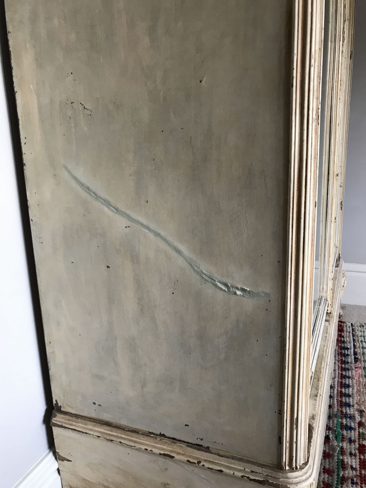 Antique Armoire photo vinterior
