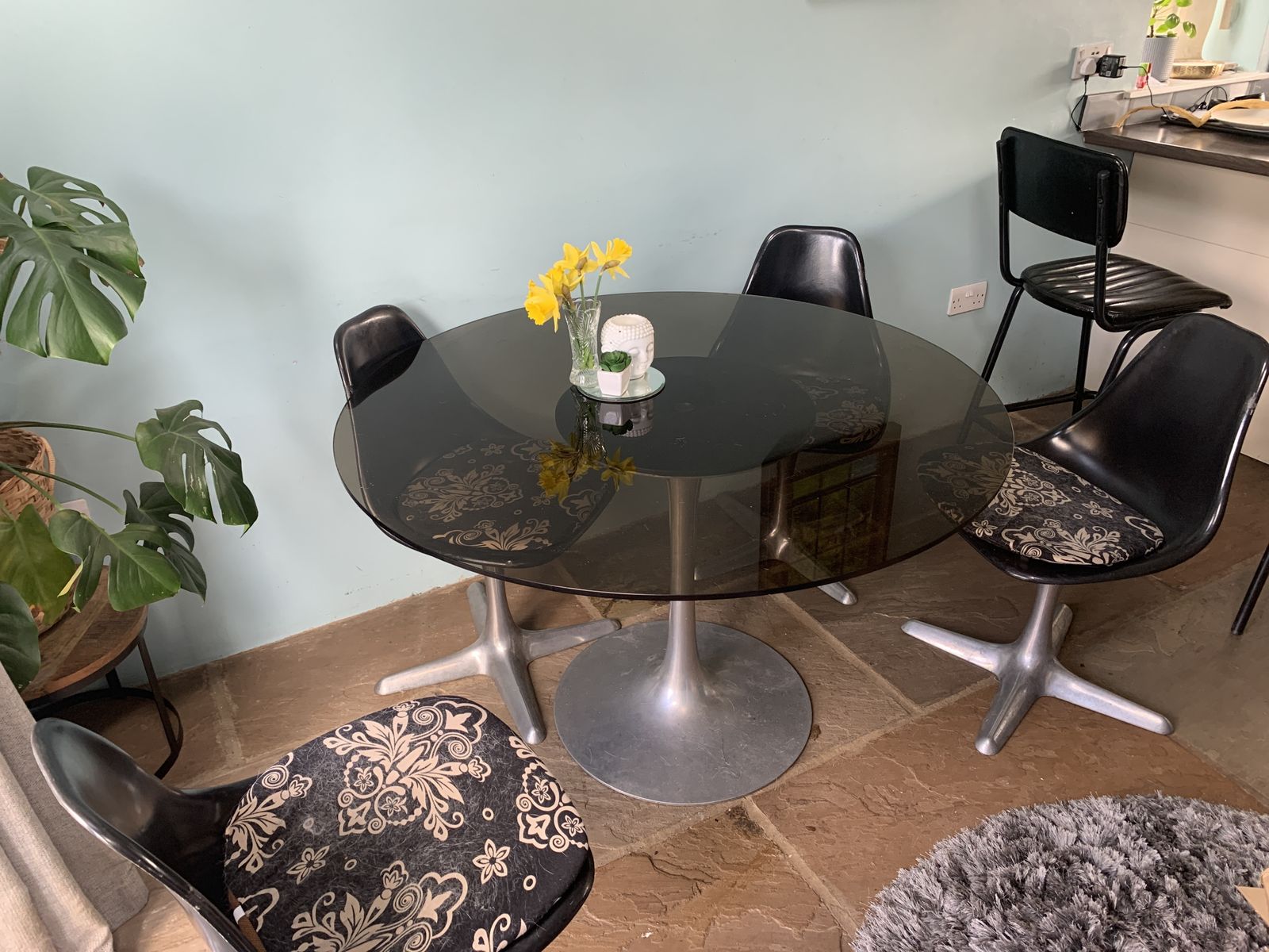 Tulip Stand Classic Table And 4 Chairs All Original
