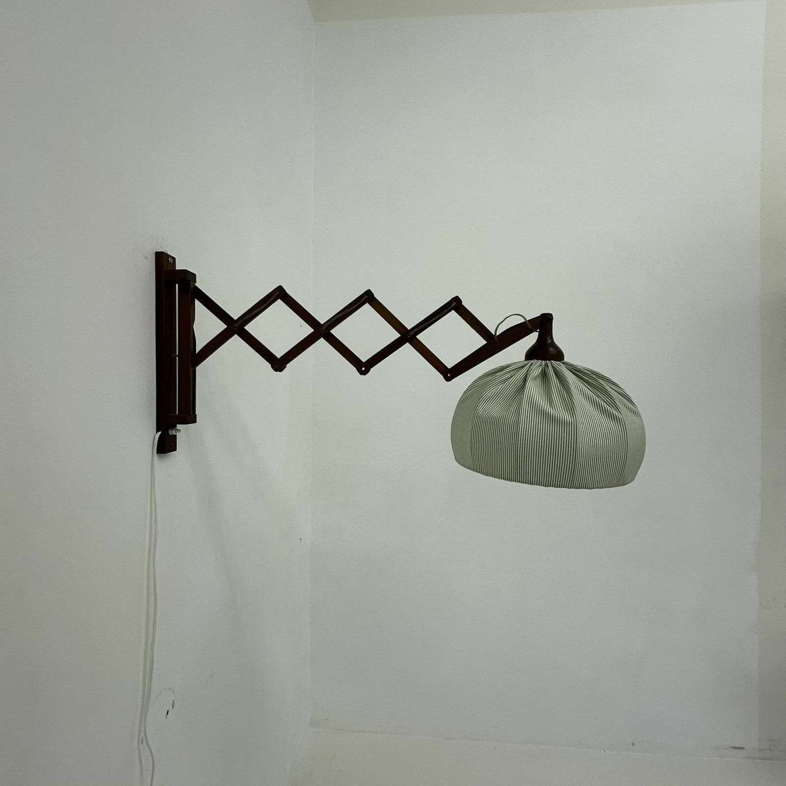 Vintage Teakhouten Schaarlamp Voor Aan De Wand, Jaren 1960