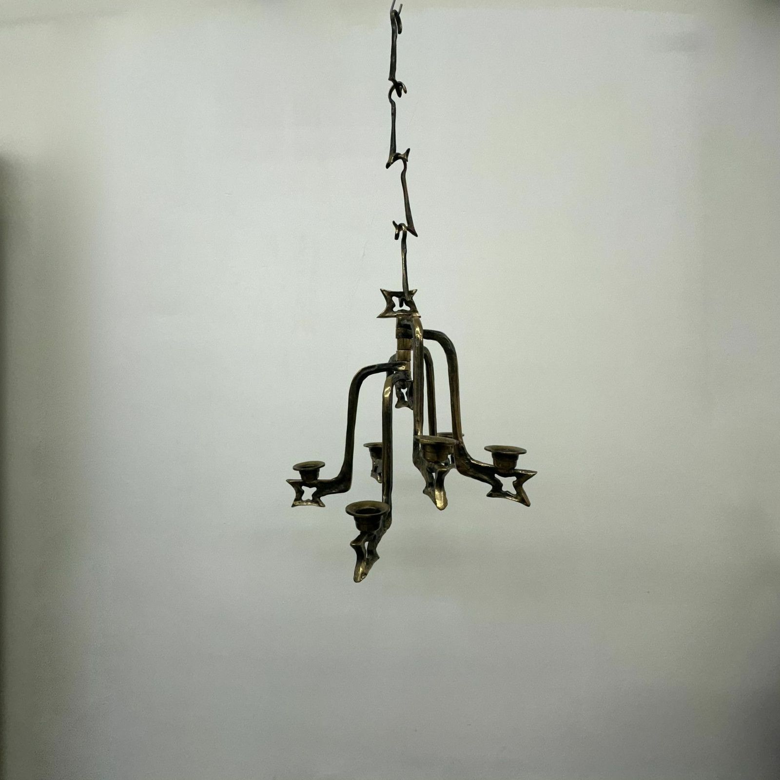photo furniture Grote Brutalistische Bronzen Hangende Kandelaar, Jaren 1970