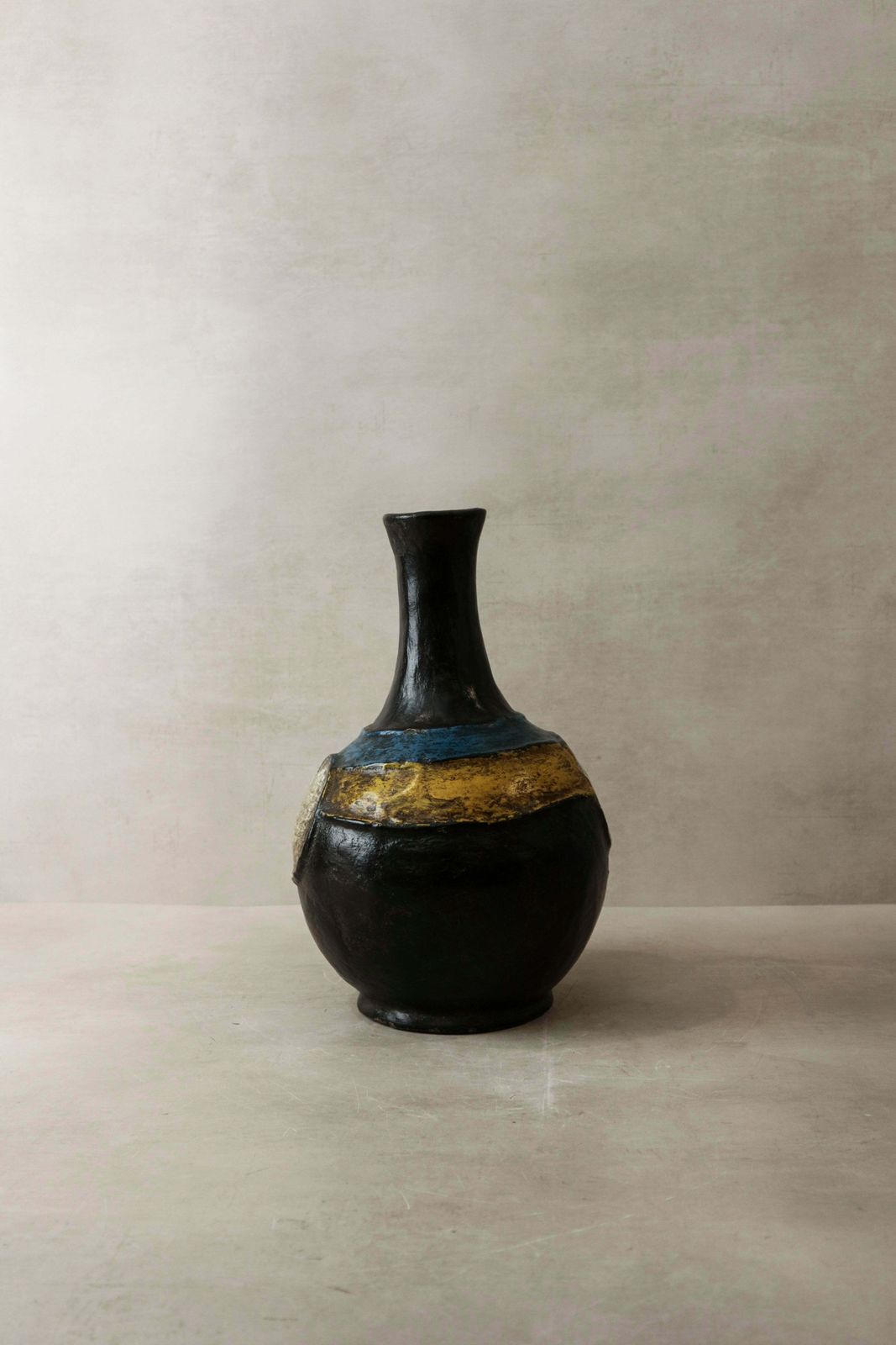 Mangbetu Clay Vase, Tanzania   41.1 photo furniture
