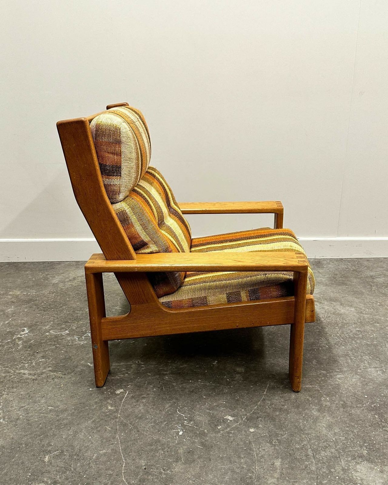 Vintage Large Elm Wood Lounge Chair With Original Fabric, 1970s France. photo vintage