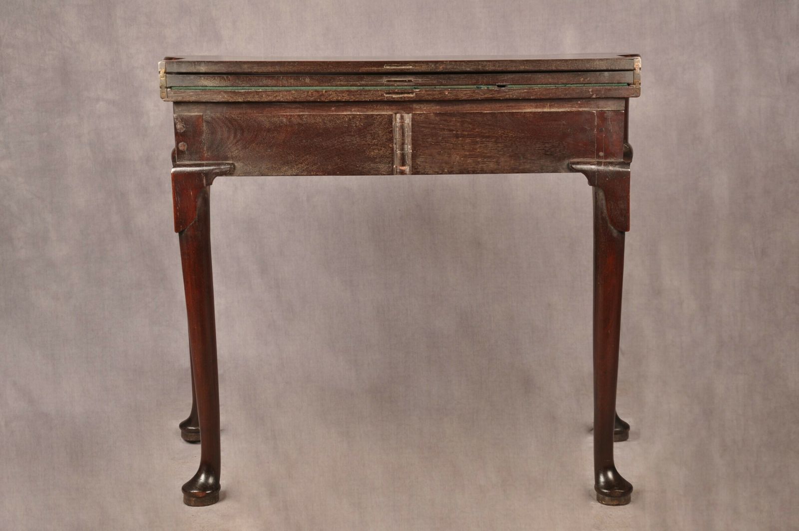 photo vintage Rare 18th Century Mahogany Triple Top Card Table