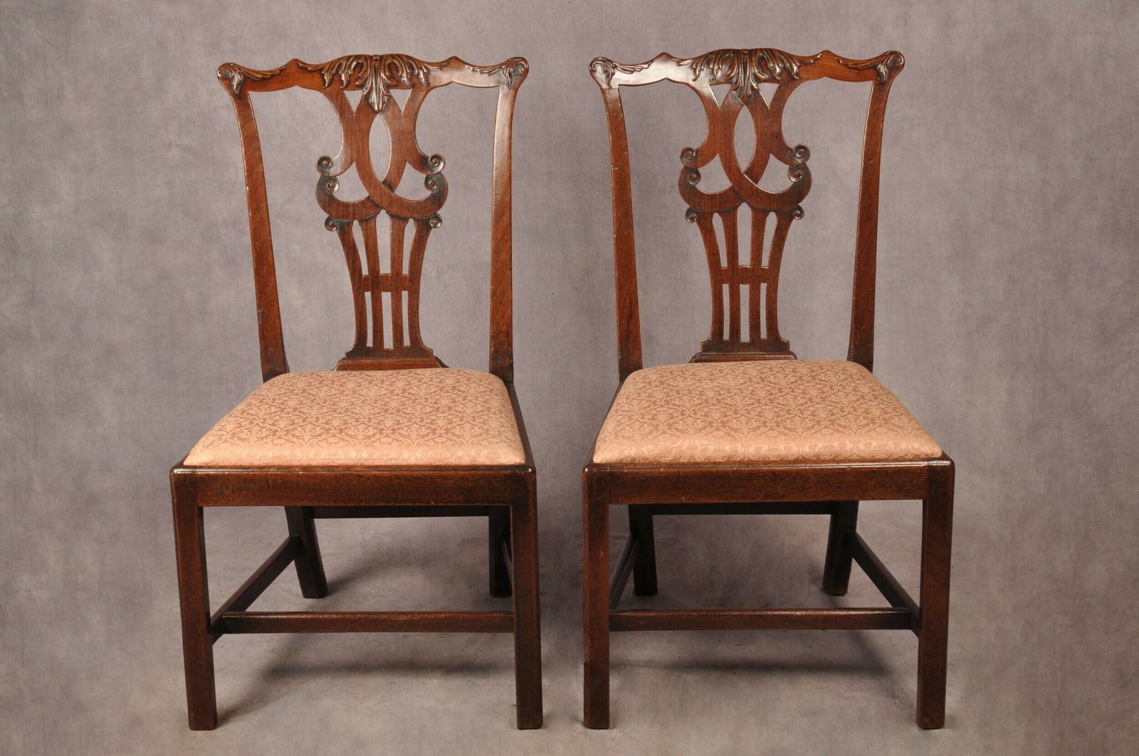 photo furniture Fine Pair Of 18th Century Mahogany Chippendale Chairs