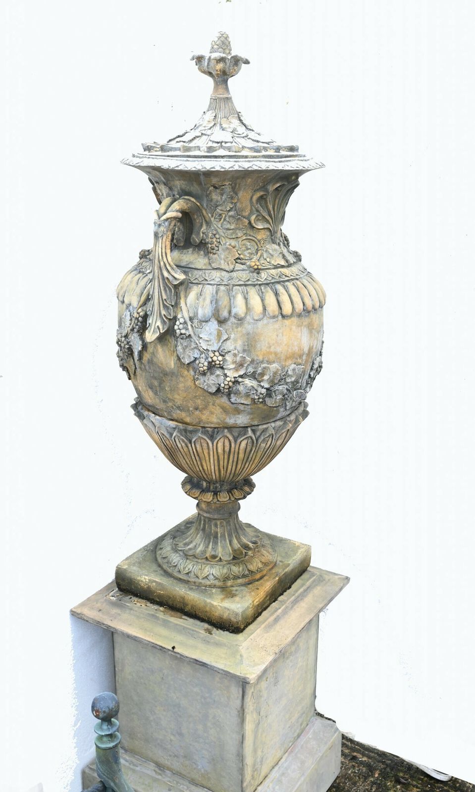 photo vintage Pair Stone Garden Urns Classical Amphora English Garden Vase