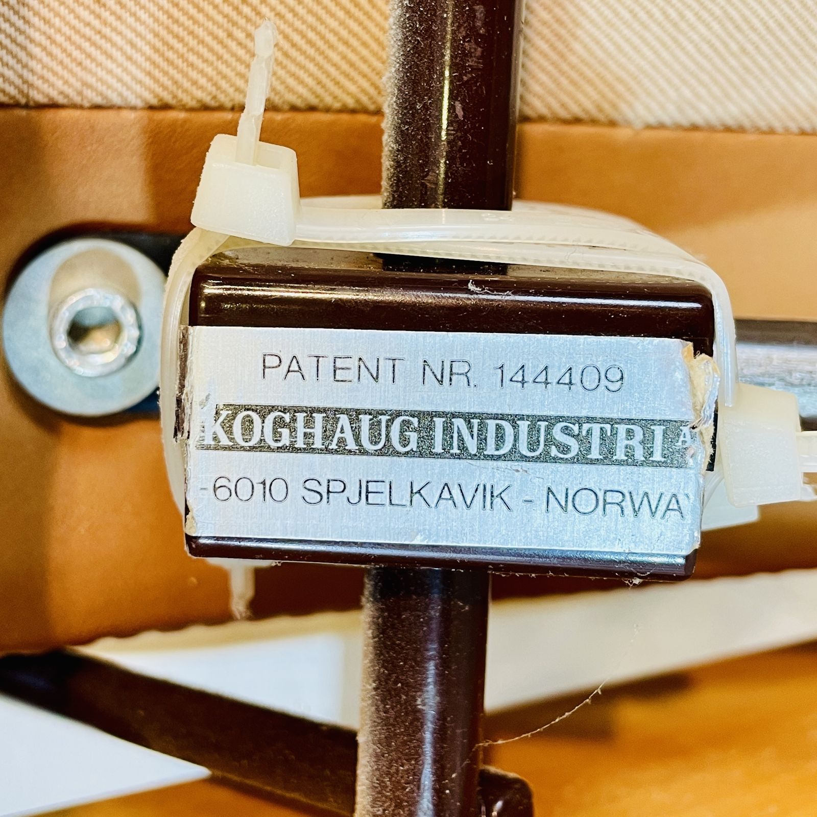 Mid Century Leather Lounge Armchair By Skoghaug Industries, 1970s photo vintage