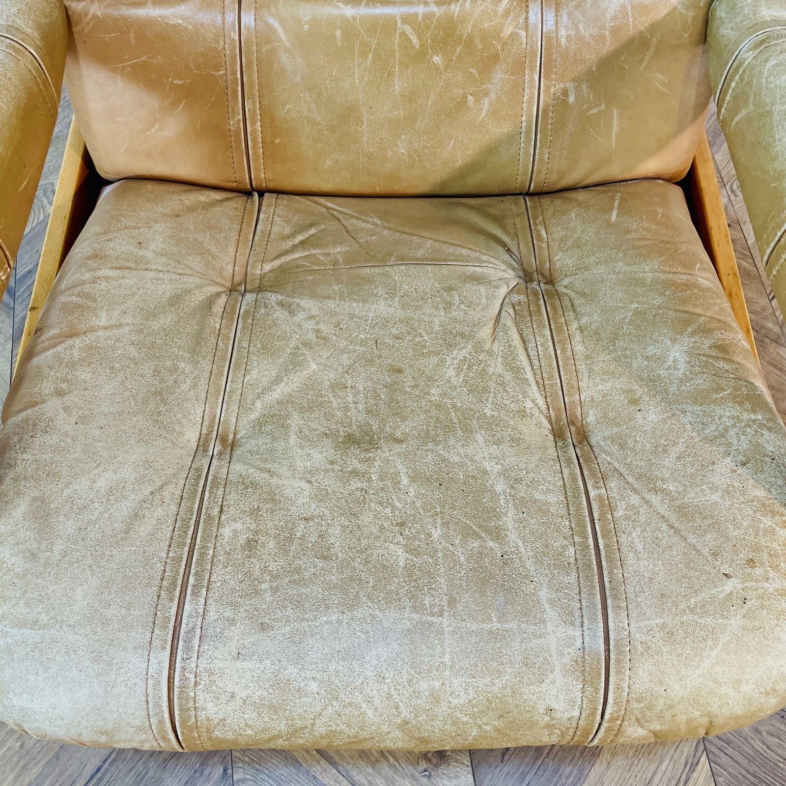 photo furniture Mid Century Leather Lounge Armchair By Skoghaug Industries, 1970s