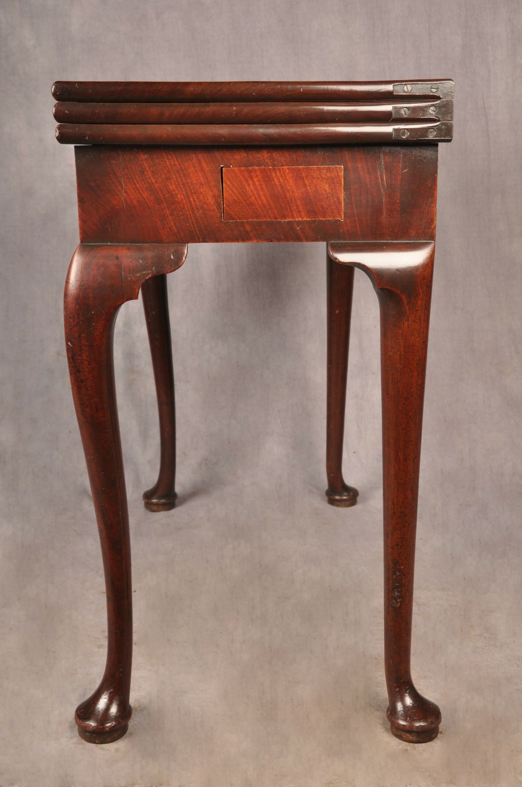 photo vintage Fine 18th Century Mahogany Triple Top Card Table