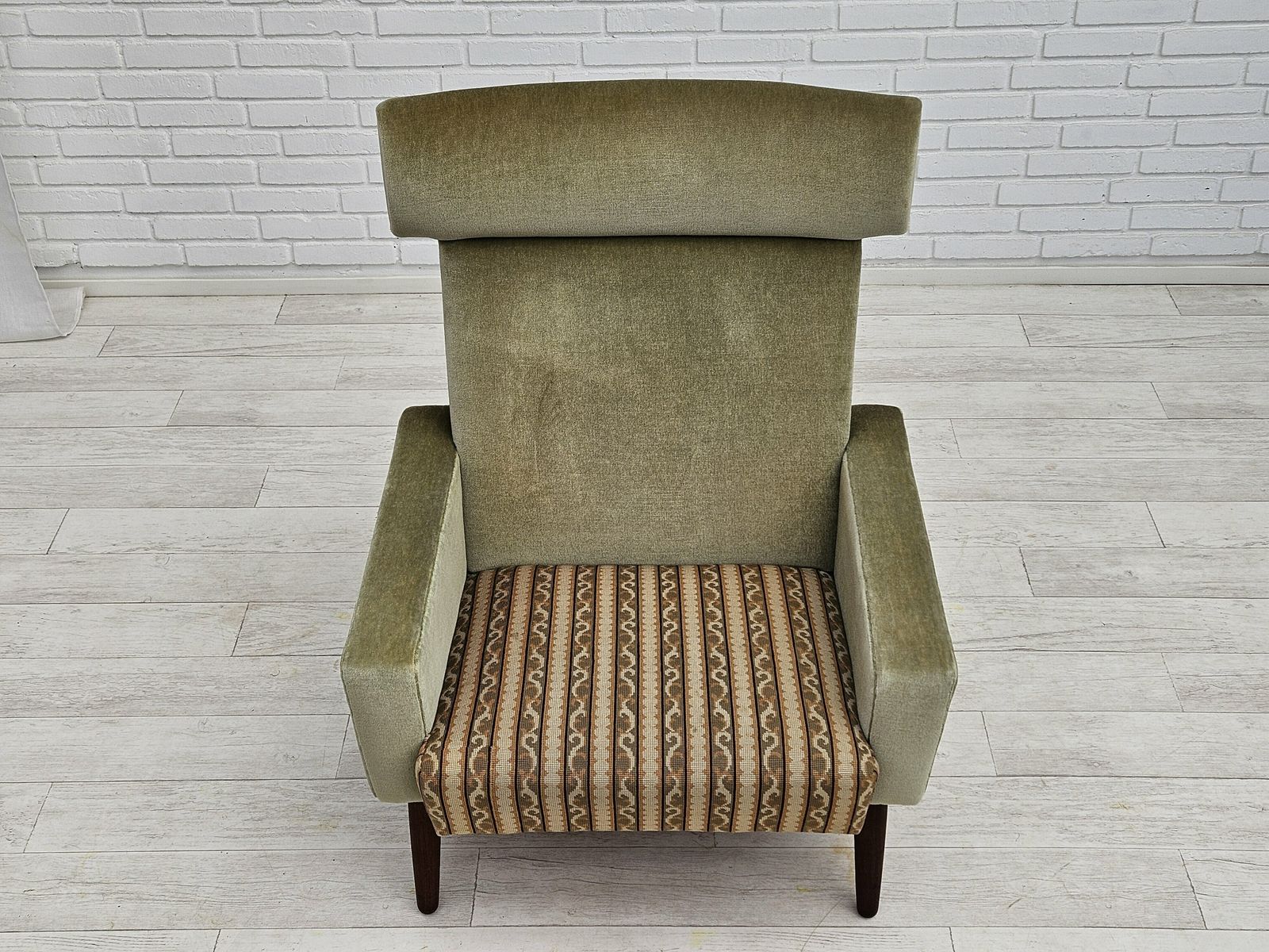Jaren 1970, Deense Fauteuil, Staat Zoals Gevonden, Meubelvelours, Geweven Wollen Stof, Teakhout. photo 1650.0