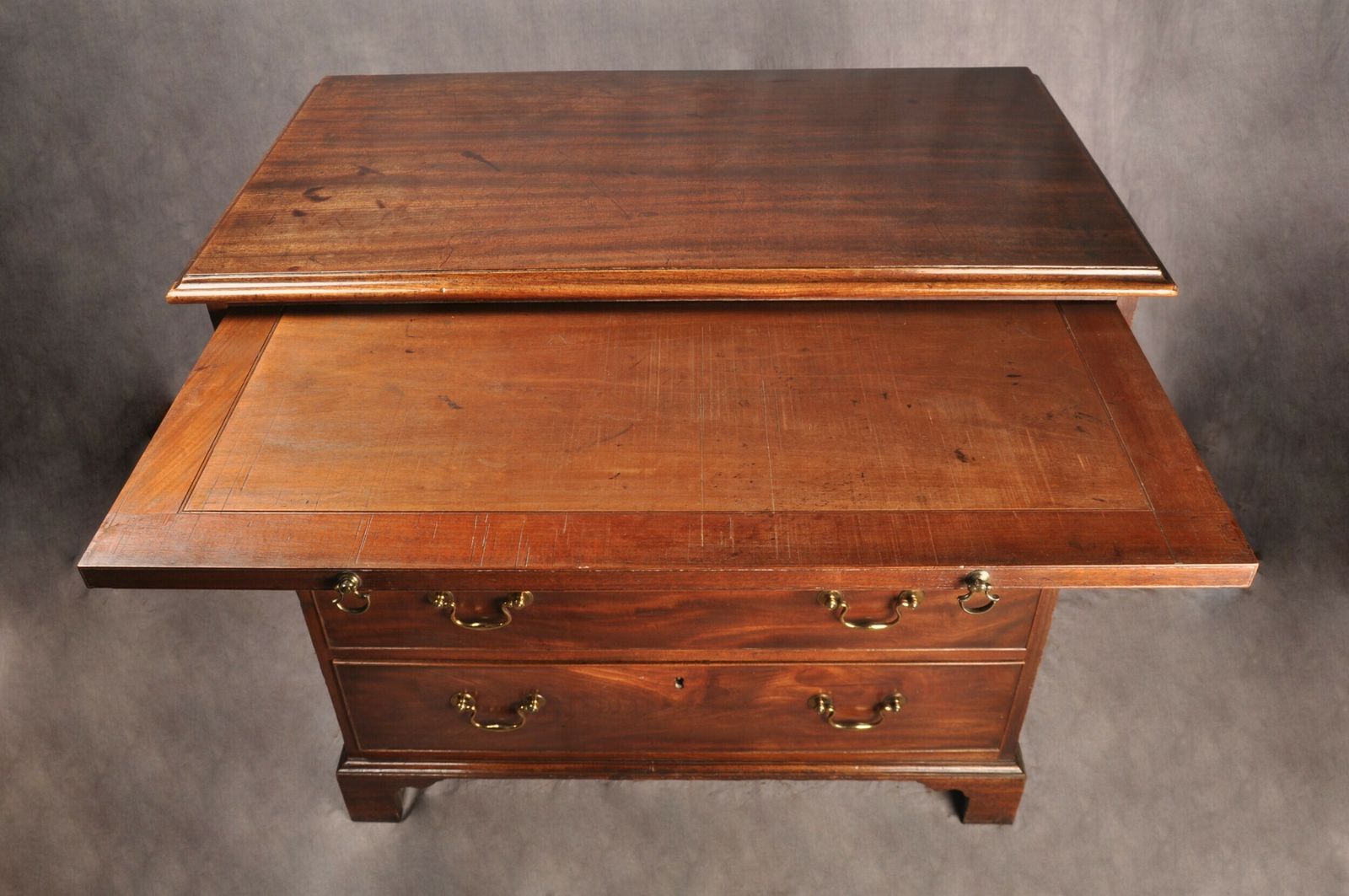 photo furniture Fine 18th Century Mahogany Chest Of Drawers