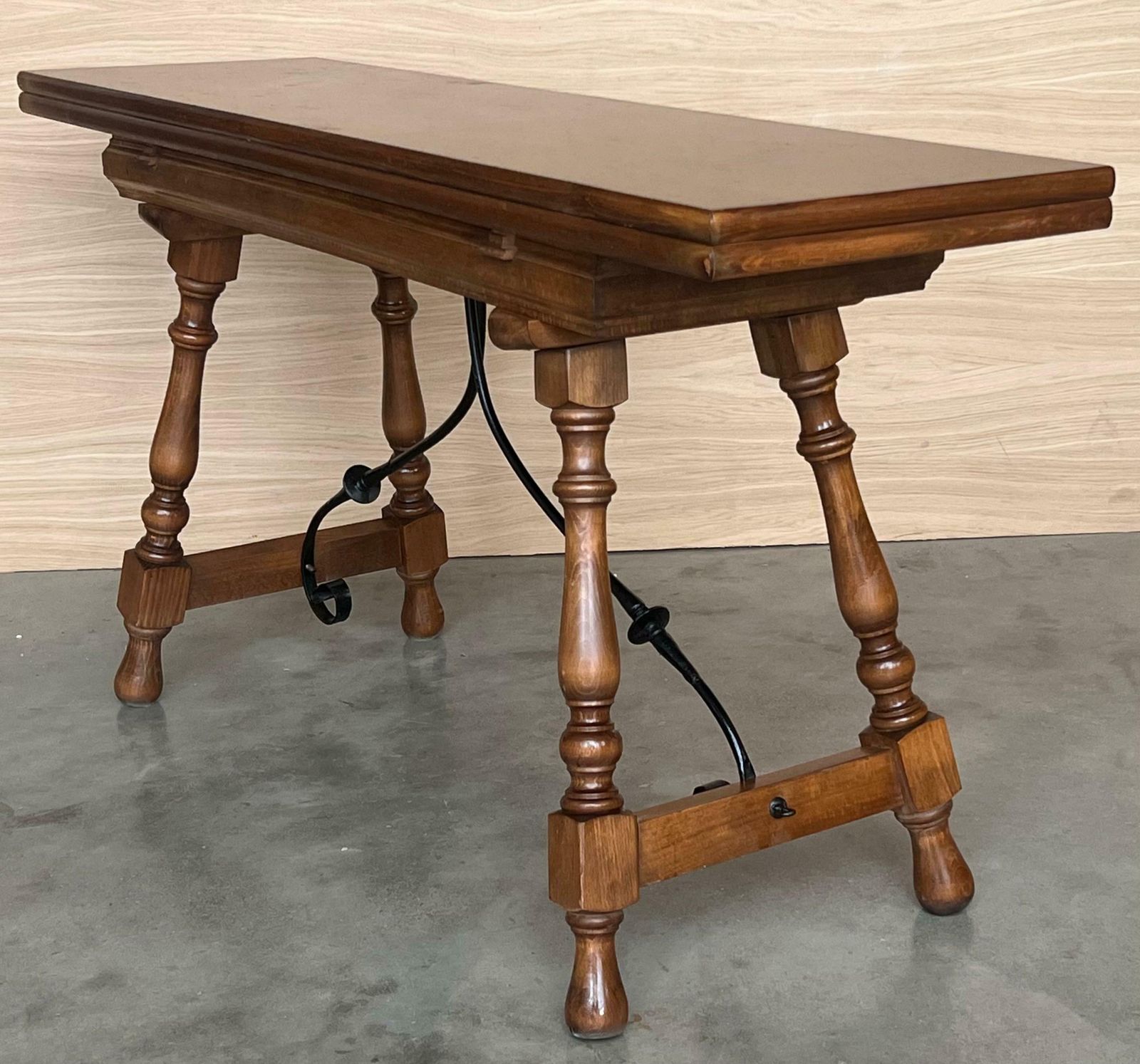 Console espagnole à abattant du XXe siècle, avec entretoise en fer photo 2516.0