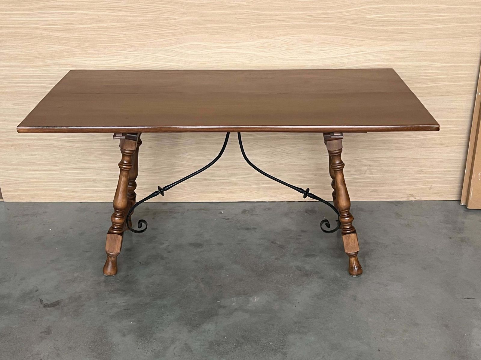 Console espagnole à abattant du XXe siècle, avec entretoise en fer photo buy