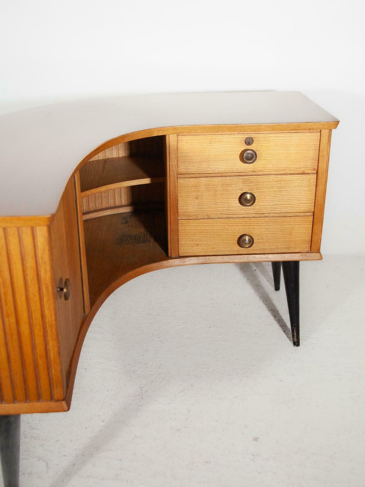 3792.0 Boomerang Shaped Desk, Shop Counter, 1950s By Alfred Hendrickx photo