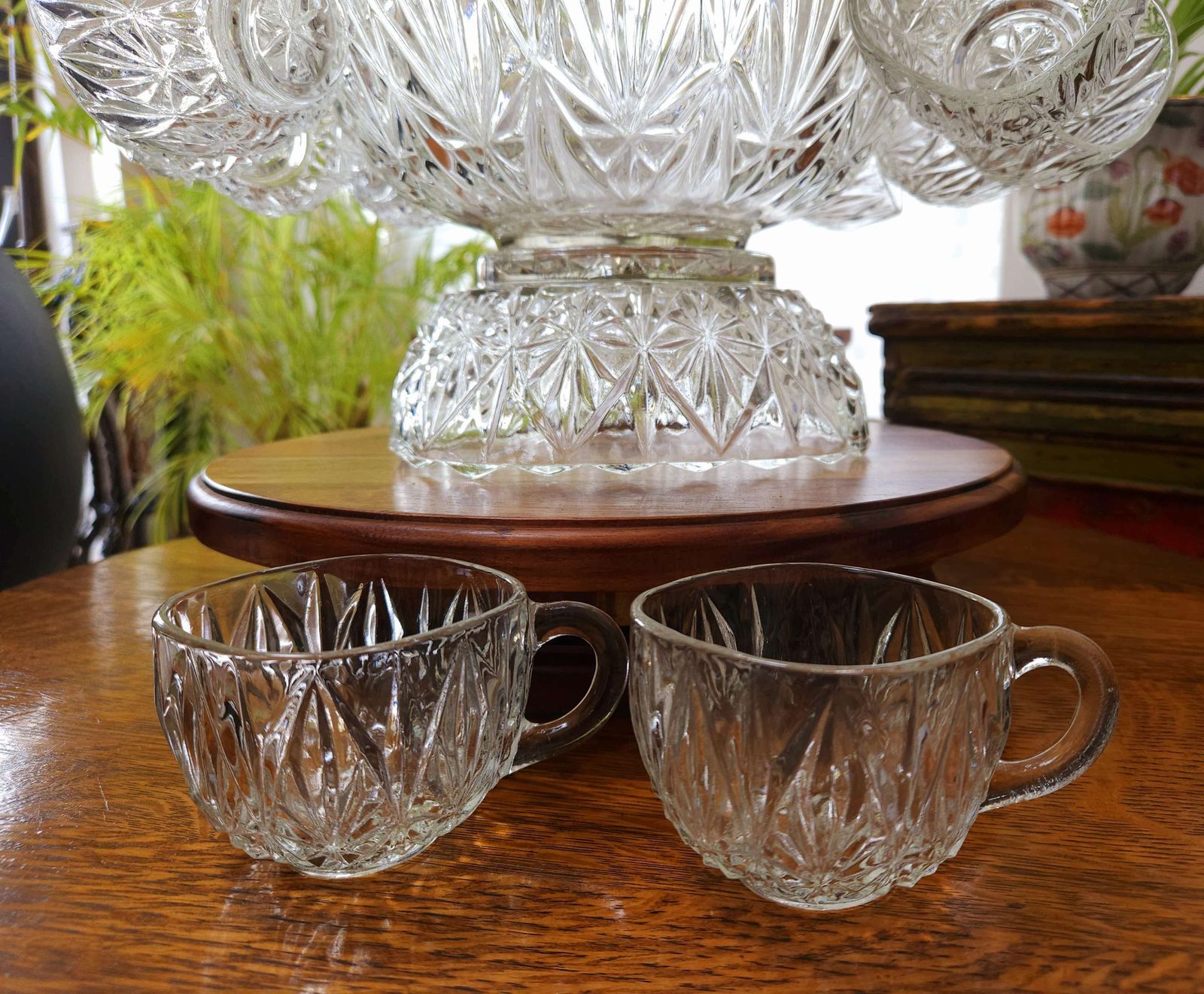 Exceptional 1950s American 27 Piece Crystal Glass Punch Set By Williamsport, USA photo for sale