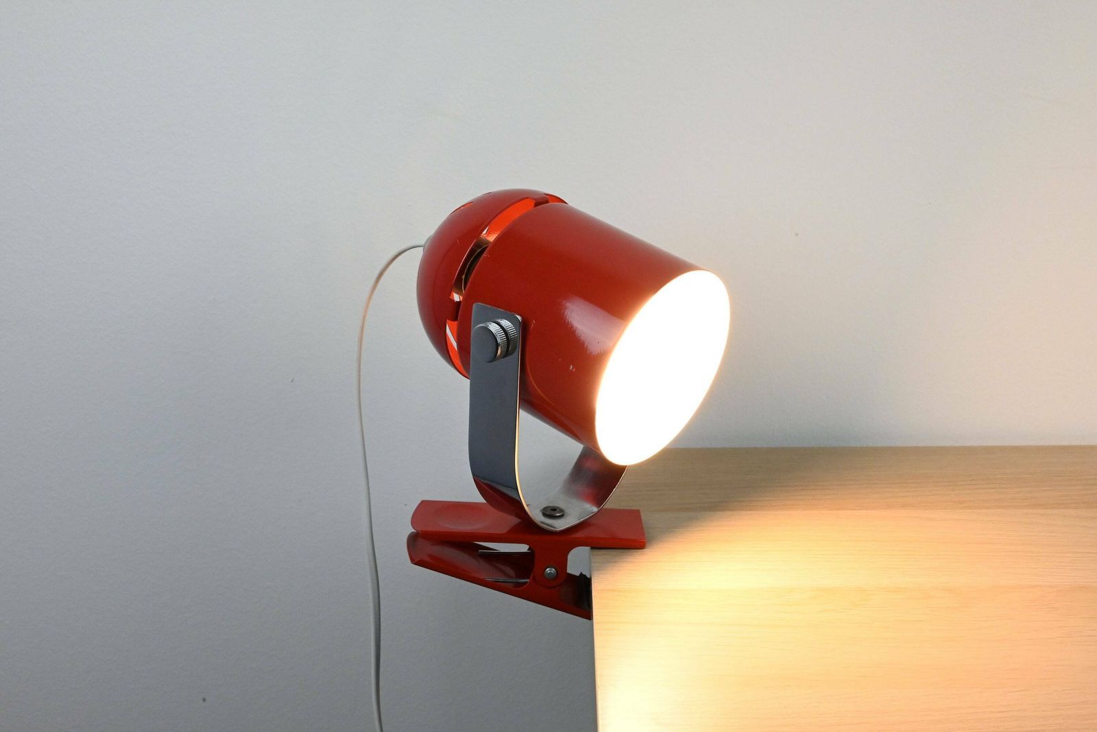 Mid Century Desk Lamp, Metal Lamp, Desk Metal Lamp, Table Lamp, Desk Lamp, Bedside Lamp, Mid Century Lamp, Red Lamp, Table Light photo vinterior