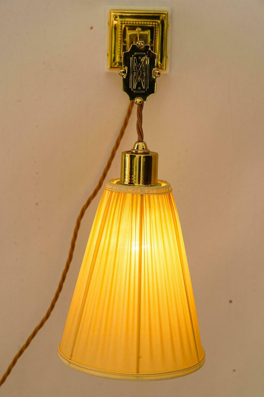 photo vintage 2 Adjustable And Sviweling Art Deco Wall Lamps With Fabric Shades Vienna 1920s