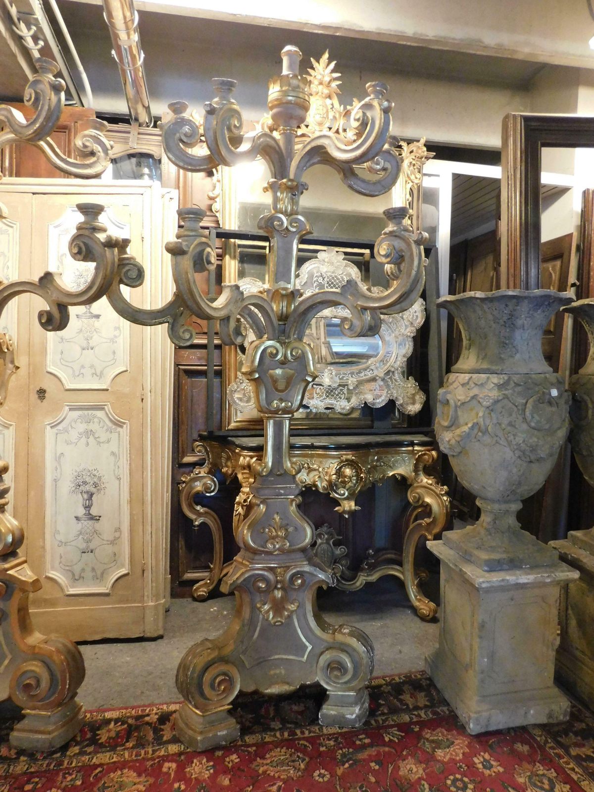 17440.0 Antique Pair Of Big Gilded And Carved Wooden Candlesticks, Florence (Italy) photo