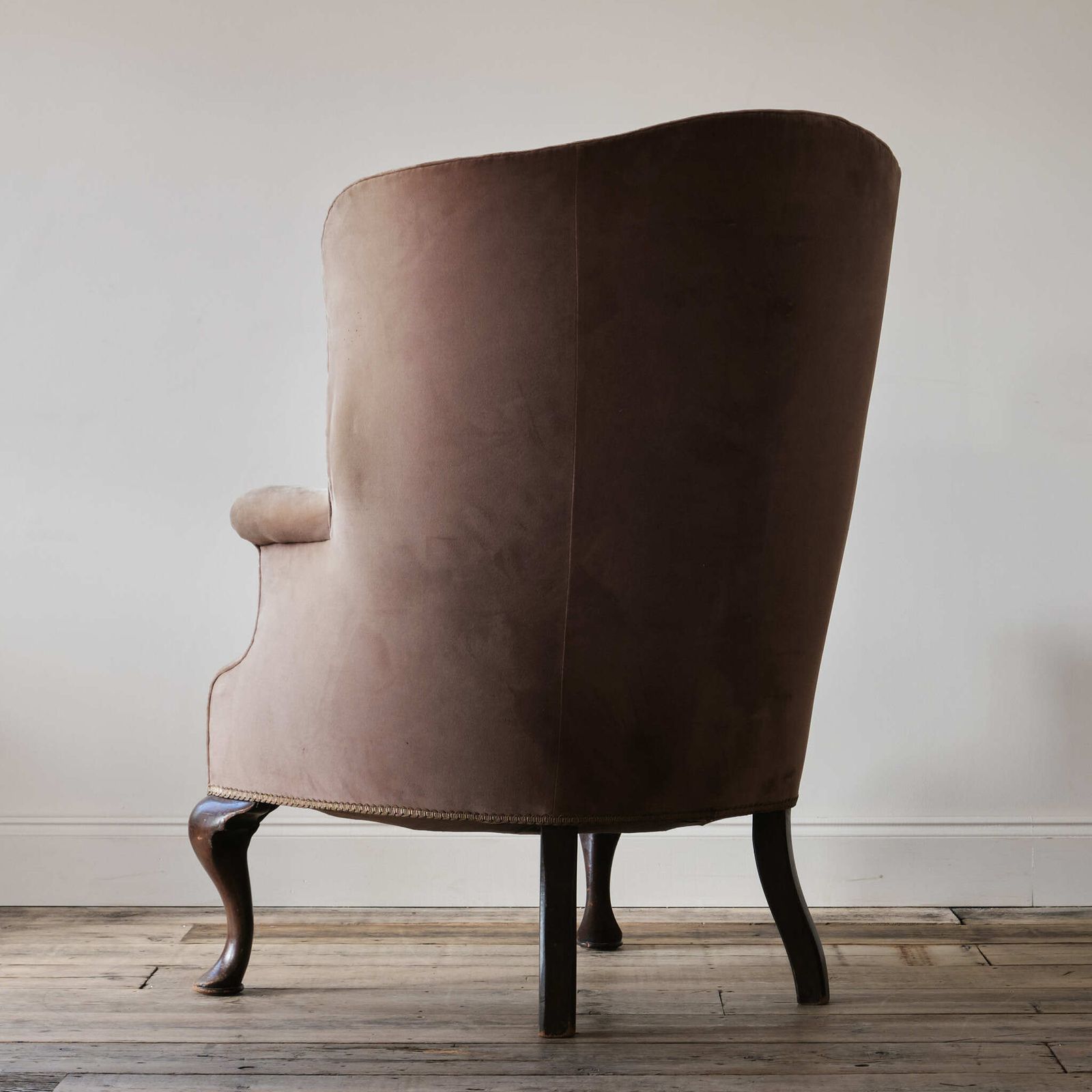 Large Country House Barrel Back Armchair photo 1600.0