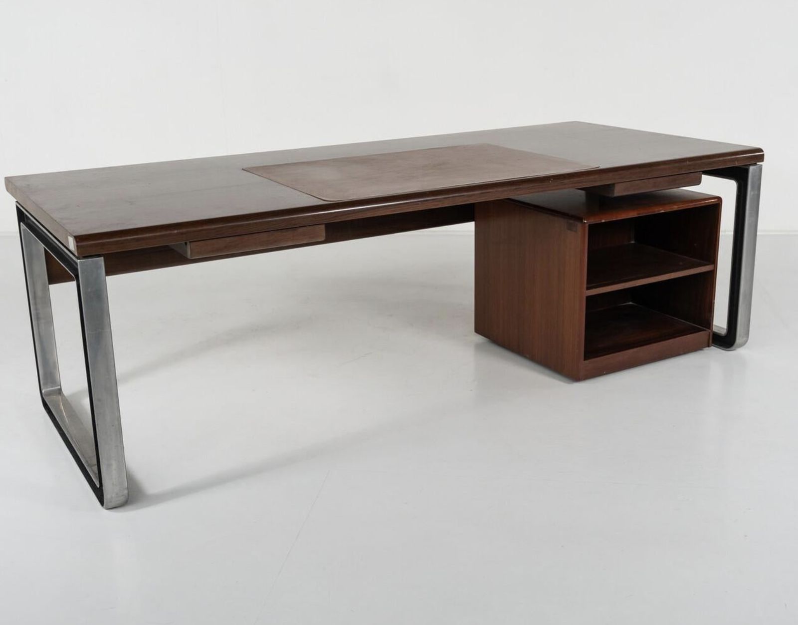 photo furniture Mid Century Modern T333 Desk By Oslvado Borsani And Eugenio Gerli For Tecno