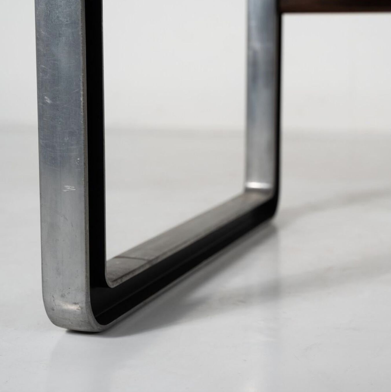 photo vintage Mid Century Modern T333 Desk By Oslvado Borsani And Eugenio Gerli For Tecno