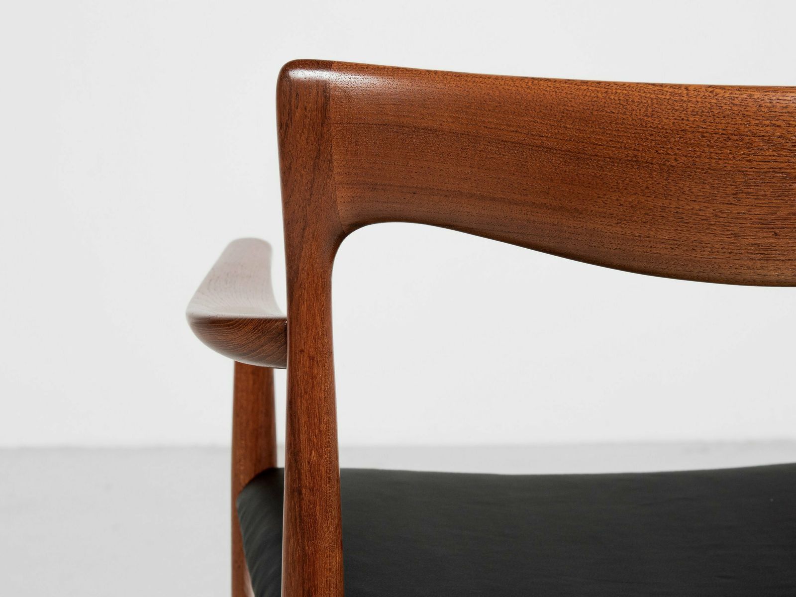 Midcentury Danish Chair With Armrests In Teak And New Skai By Arne Vodder For Vamo 1960s photo vintage