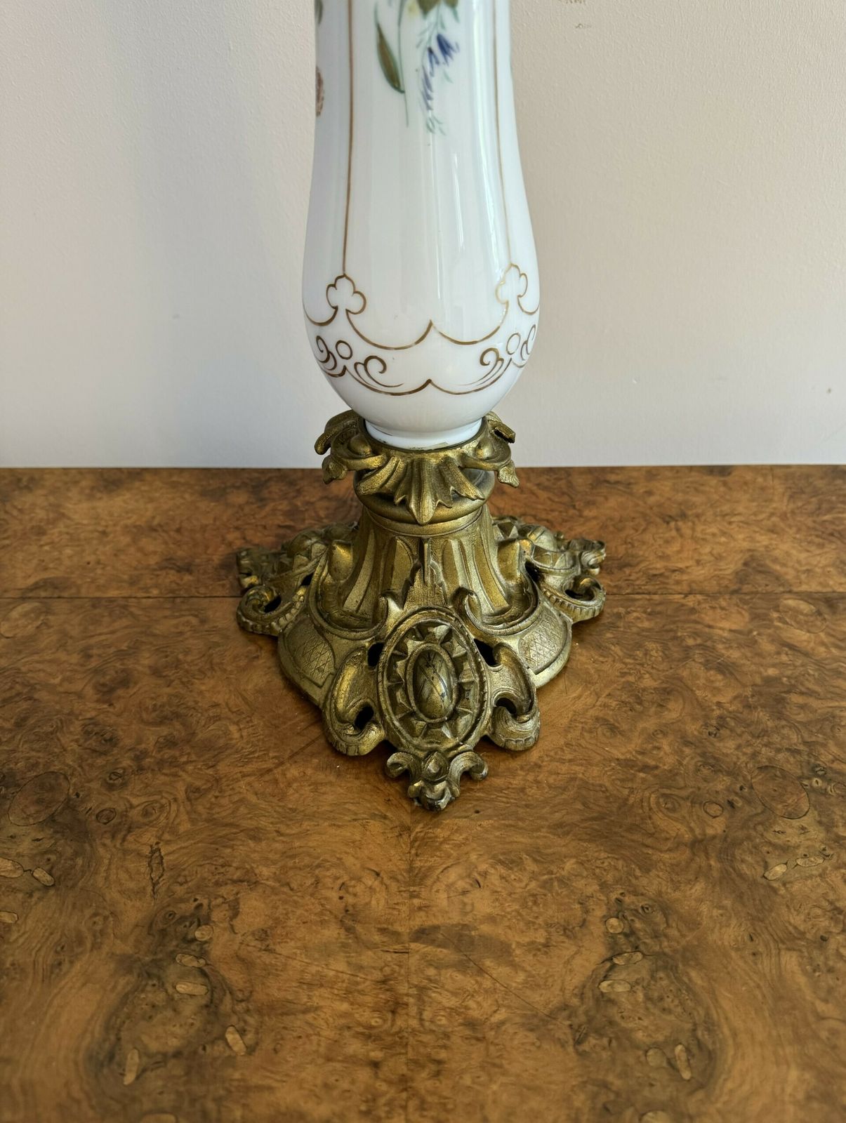 Fantastic Quality Victorian Oil Lamp photo vinterior