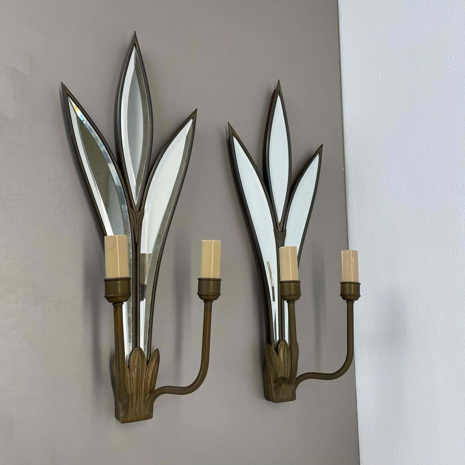 photo vinterior Set Of Two Xxl 56cm Floral Mirror And Bronze Theatre Wall Light, France 1970 No1