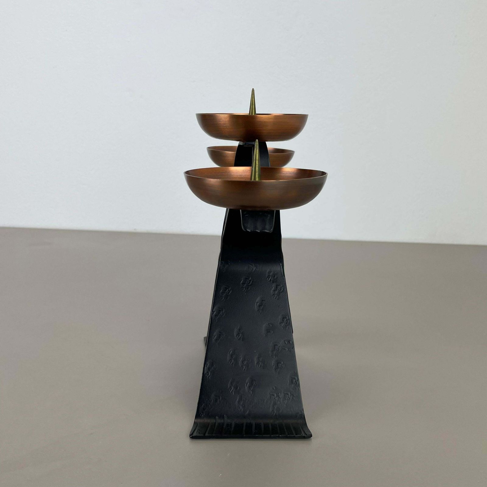 photo vintage Modernist Auböck Style Brutalist Copper And Metal Candleholder, Austria 1970s