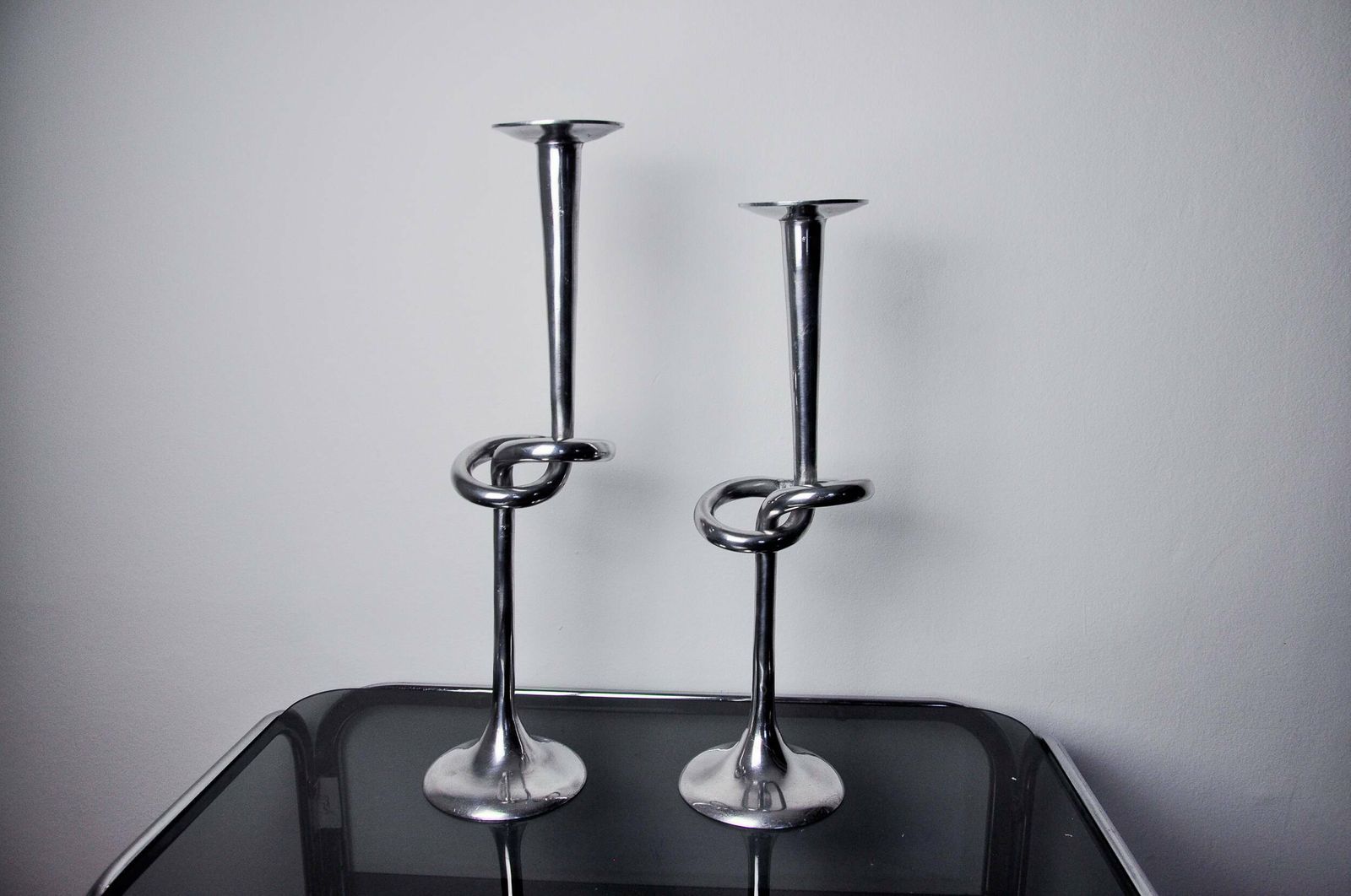 photo furniture Pair Of Xl Knotted Candlesticks In Aluminum, Italy, 1980