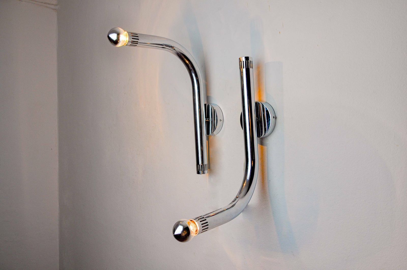 photo furniture Pair Of Space Age Tubular Wall Lights, Chrome Plated Metal, Italy, 1970