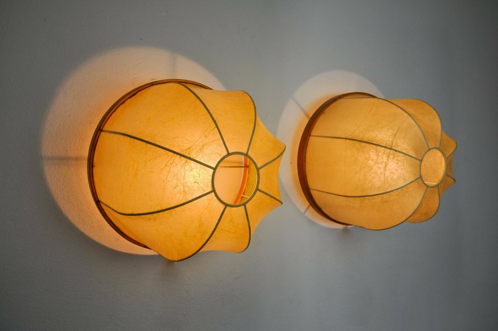 Pair Of Xl "Cocoon" Wall Lights, Resin And Pine, Italy, 1970 photo vintage