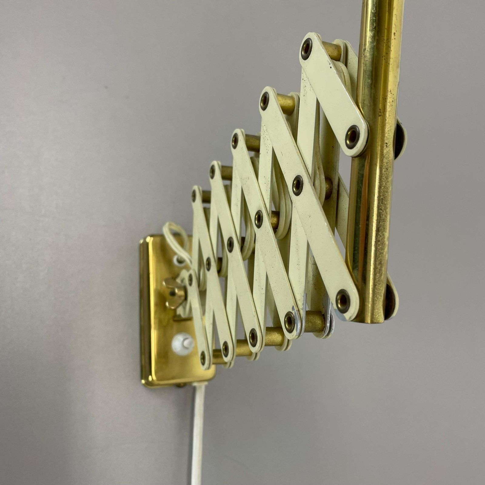 photo furniture Original Scissors Wall Light Brass And Metal By Sis Leuchten, Germany 1950s