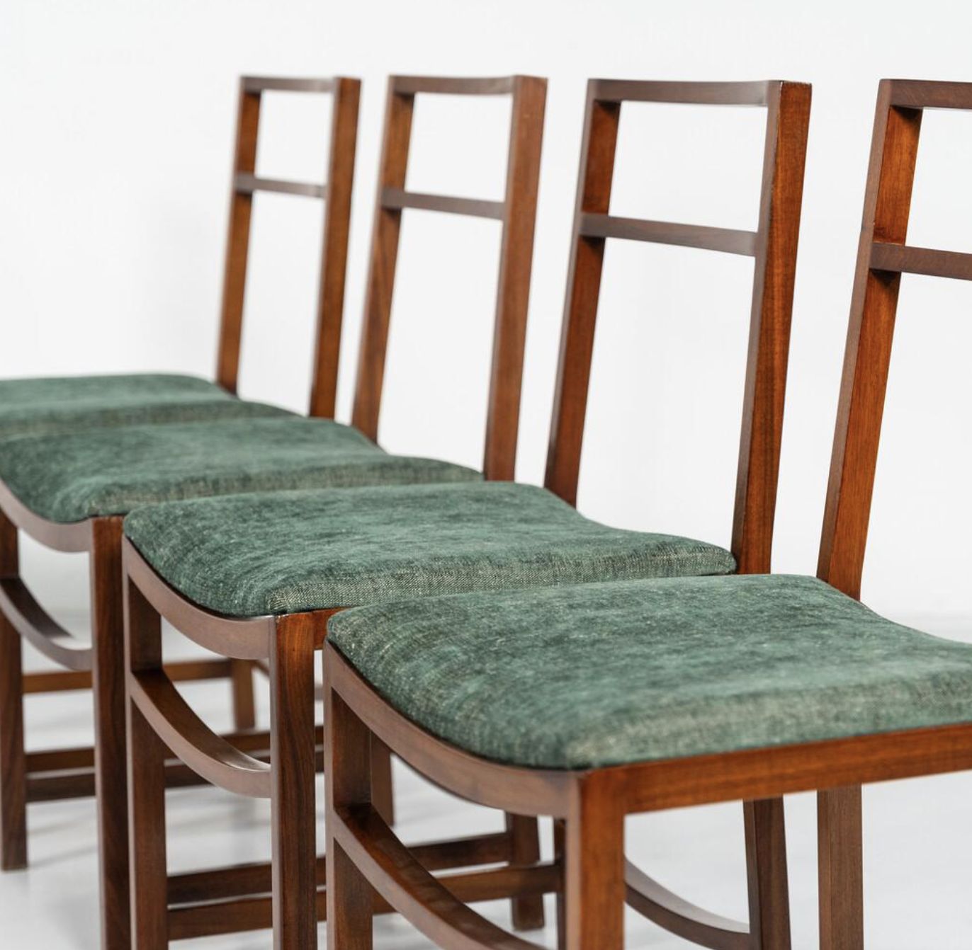 Set Of 8 Mid Century Modern Dining Chairs By Renato Venturi For Mim, 1950s photo vinterior