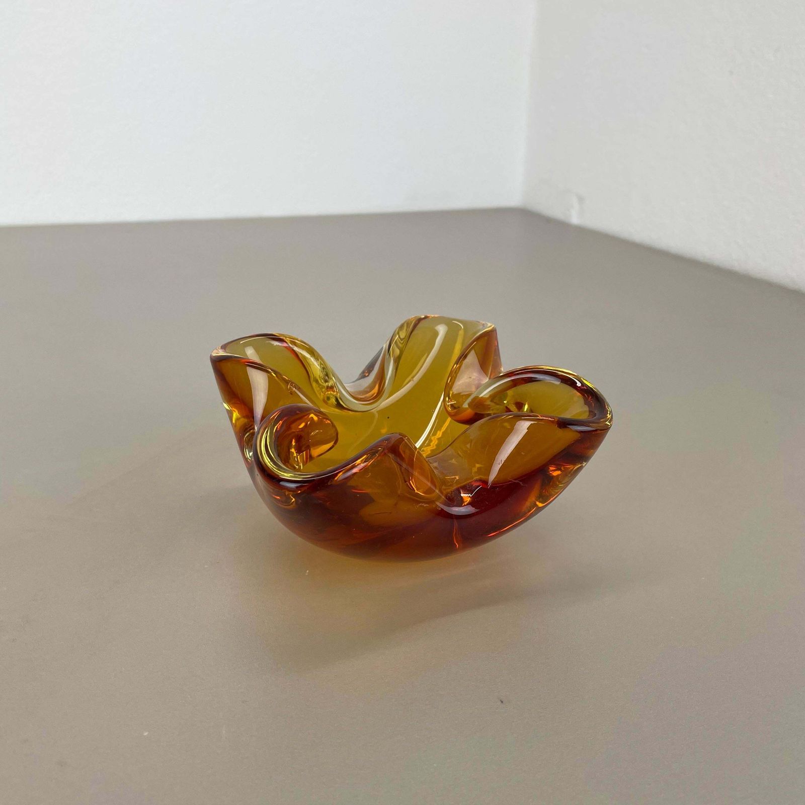 Unique Murano Glass "Yellow" Bowl Element Shell Ashtray Murano, Italy, 1970 photo Home Decor