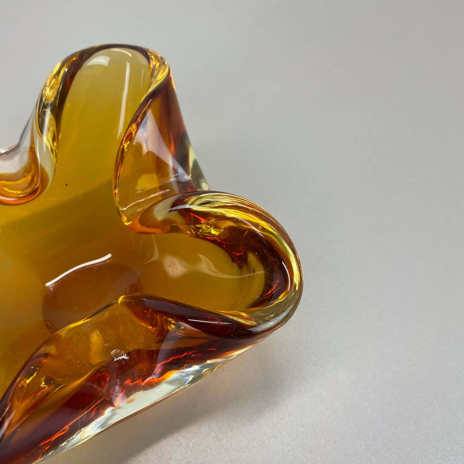 Unique Murano Glass "Yellow" Bowl Element Shell Ashtray Murano, Italy, 1970 photo vintage