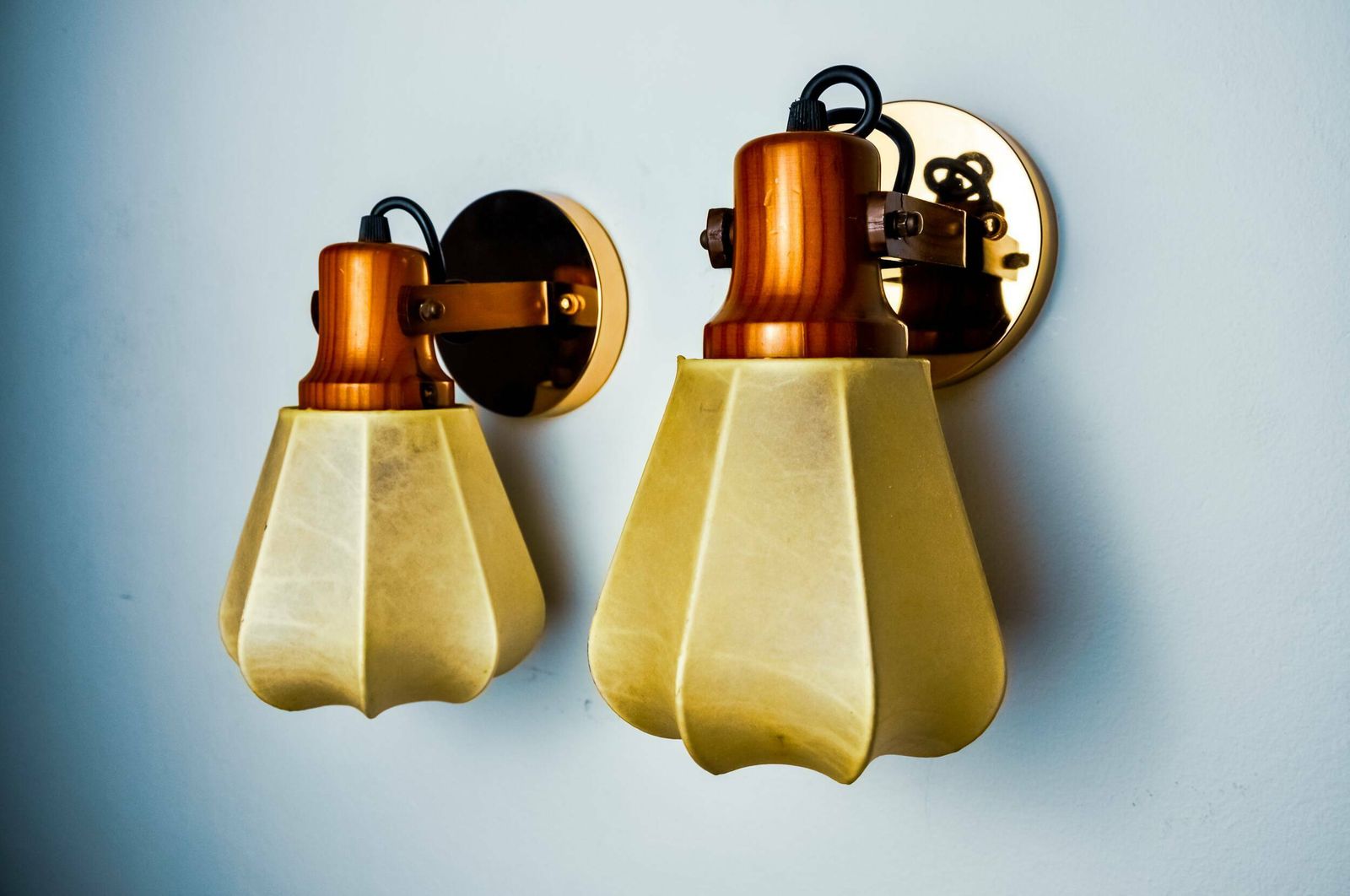 Pair Of Articulated "Cocoon" Wall Lights, Resin And Pine, Italy, 1970 photo furniture