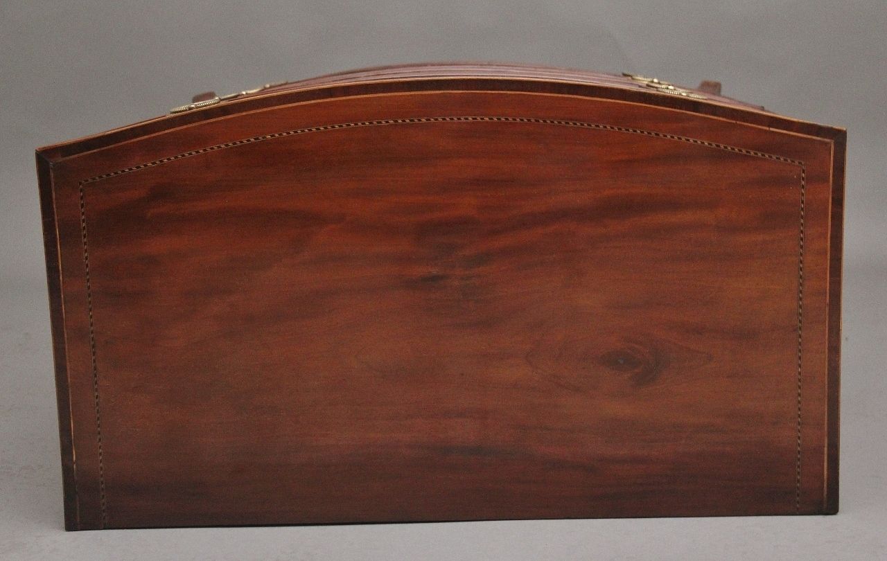 photo furniture 18th Century Inlaid Mahogany Chest